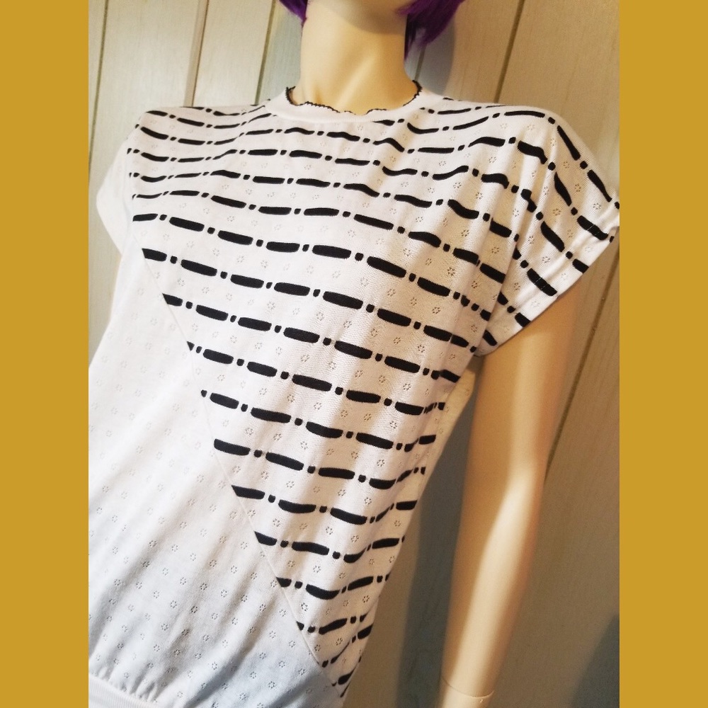 Vintage 80s Sporty White & Black Funky Geometric Bold Print Top